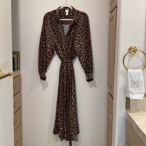 H&M leopard maxi shirt dress. Long puff sleeves, full length buttons. Worn once